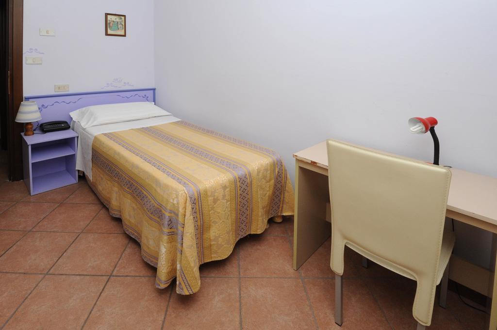 Hotel Marina Montecatini Terme Habitación foto